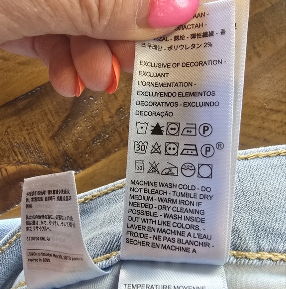 Levis Classic Mid Rise Straight Leg Light Blue Jeans 12 - Picture 6 of 6